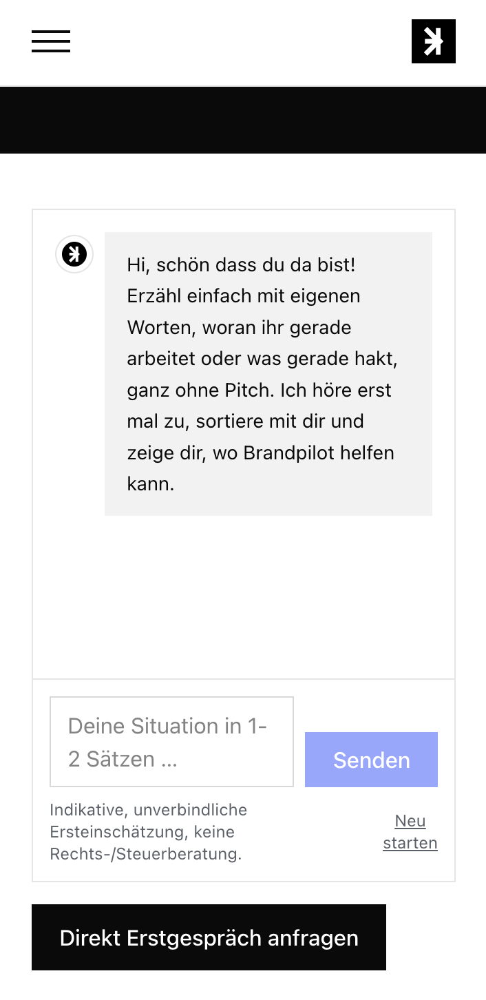 Brandpilot-Chatbot begrüßt Nutzer und fordert auf, aktuelle Arbeitssituation zu beschreiben. Eingabefeld mit "Senden"-Button und Option "Neu starten".