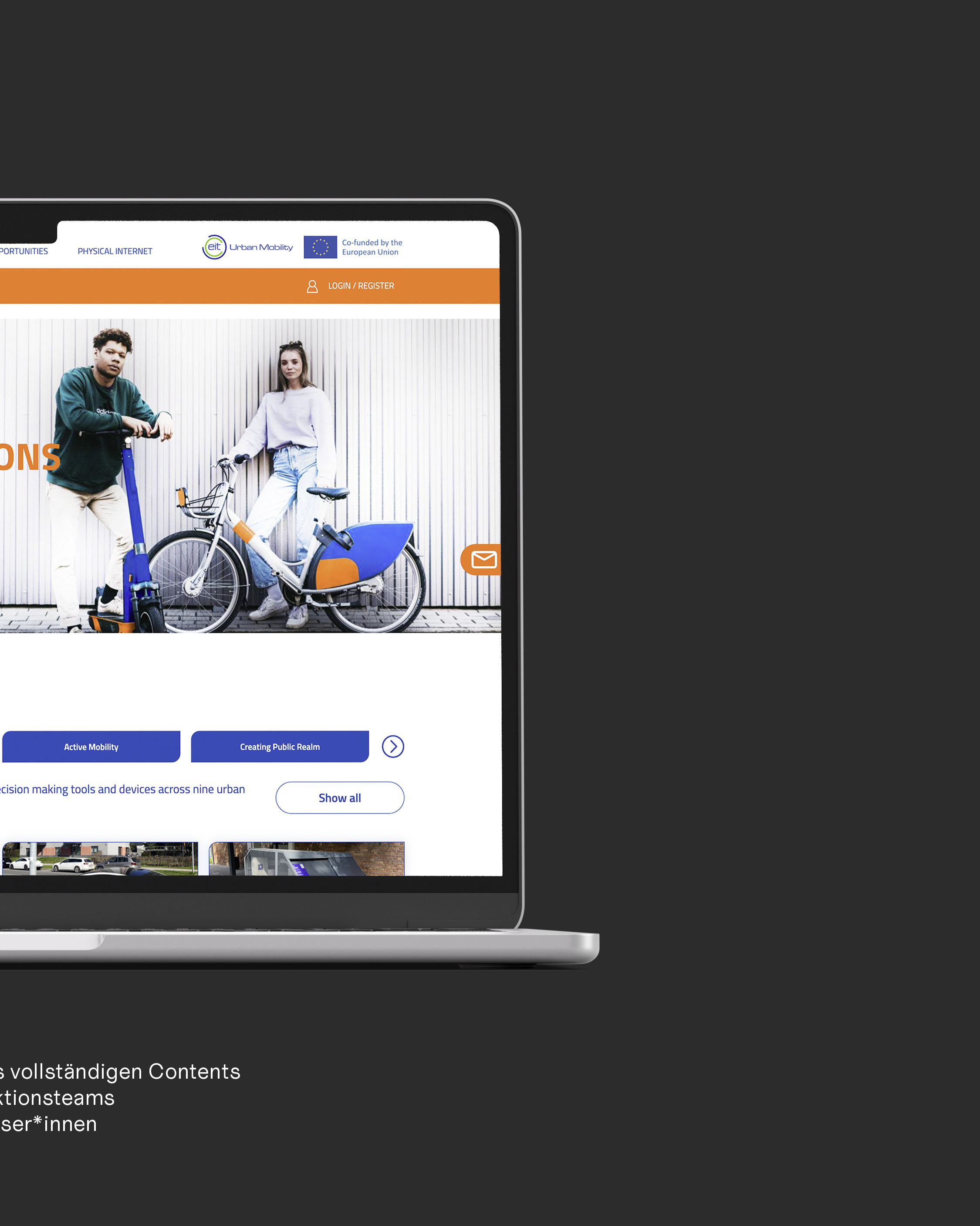 EIT Urban Mobility Marketplace auf Tablet: Zwei Personen mit blauem E-Bike vor Wellblechwand, Login-Bereich, Kategorien "Active Mobility" und "Creating Public Realm", EU-Förderlogo sichtbar.